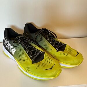 Hoka one one cavu men’s 12 excellent condition